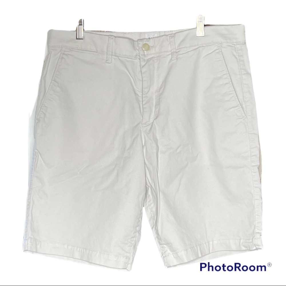 Mens GAP Flat Front Khaki Shorts Size 33